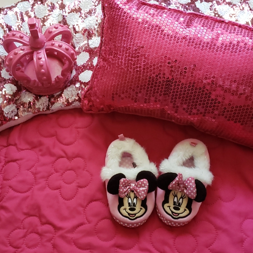 🍒 3 for $25 - Disney Minnie Mouse Slippers
